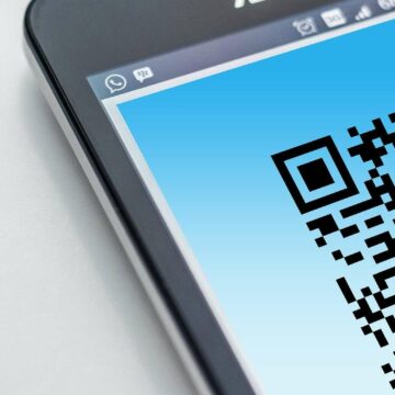 Un smartphone va permettre de créer un QR Code et d'afficher son attestation de dérogation de sortie en période de confinement. © Gerd Altmann, Pixabay