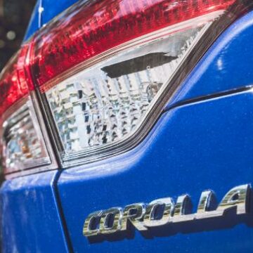 Revisión del sedán híbrido deportivo Toyota Corolla Ascent: precio, rendimiento, valor, seguridad
