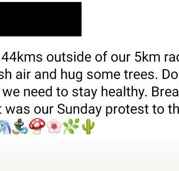 Amigo de una mujer ahogada por un policía hizo un viaje de 44 km para protestar contra el encierro de Victoria