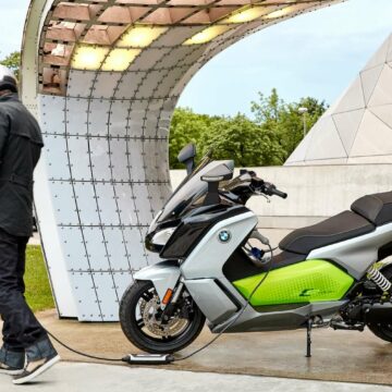 Le scooter électrique BMW C Evolution pourrait servir de base à un nouveau modèle à toit amovible. © BMW