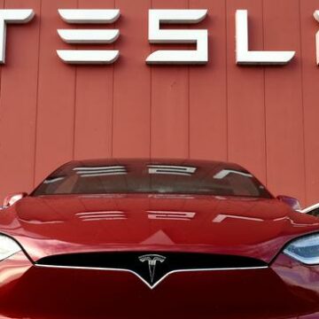 Hacker ruso supuestamente ofreció $ 1.3 millones al trabajador de Tesla