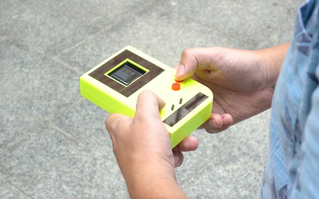 L'ambition est de créer une console de jeu portable sans batterie, ni pile. © Northwestern University