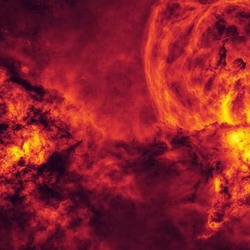 La foto del premio australiano de astronomía de la nebulosa espacial parece un incendio forestal