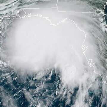El huracán Sally azota el sur de EE. UU. Con fuertes vientos y fuertes lluvias