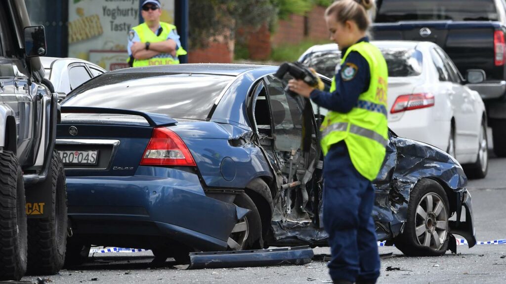 Hombre muere en accidente de tres vehículos en el oeste de Sydney