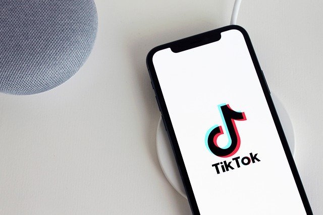 TikTok revisa su configuración de privacidad para menores