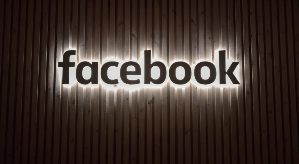 Facebook continúa su guerra contra Apple por la privacidad