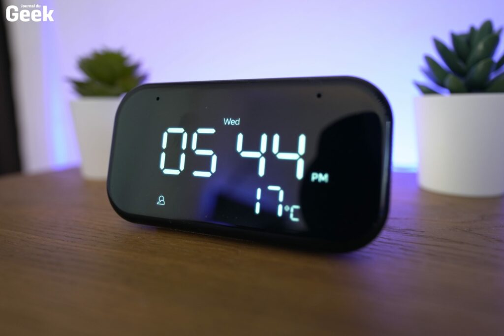 Siempre tan genial, el Lenovo Smart Clock Essential cuesta la mitad de precio