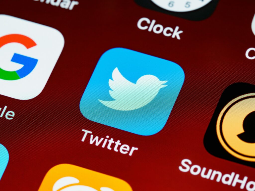 Twitter sancionado por hacer públicos ciertos mensajes privados