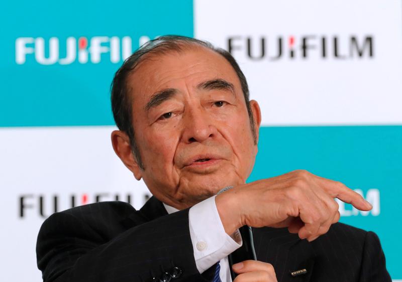 El director ejecutivo de Fujifilm, Komori, quien supervisó el impulso hacia la atención médica, renunciará en junio.