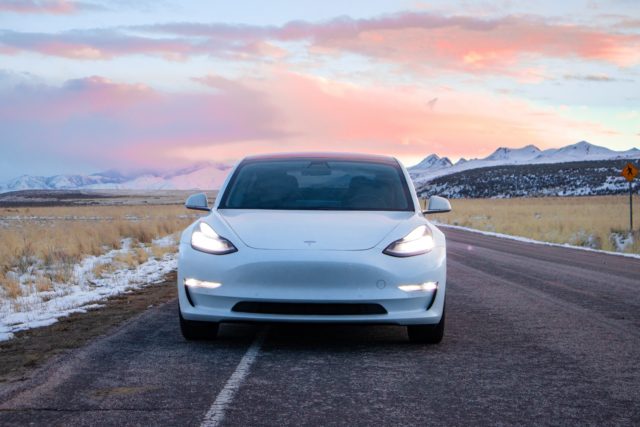 El automóvil Tesla bien puede tener limpiaparabrisas láser.