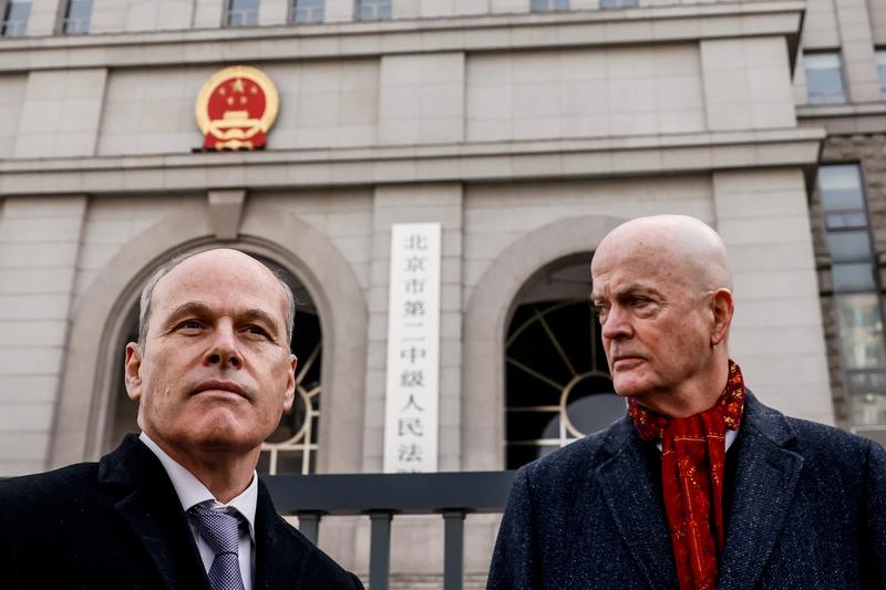 Finaliza el juicio por espionaje de un ex diplomático canadiense en China, veredicto más tarde