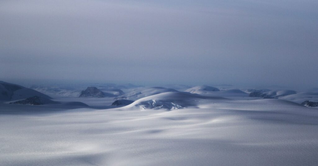 Fósiles en un núcleo de hielo olvidado reescriben el pasado helado de Groenlandia