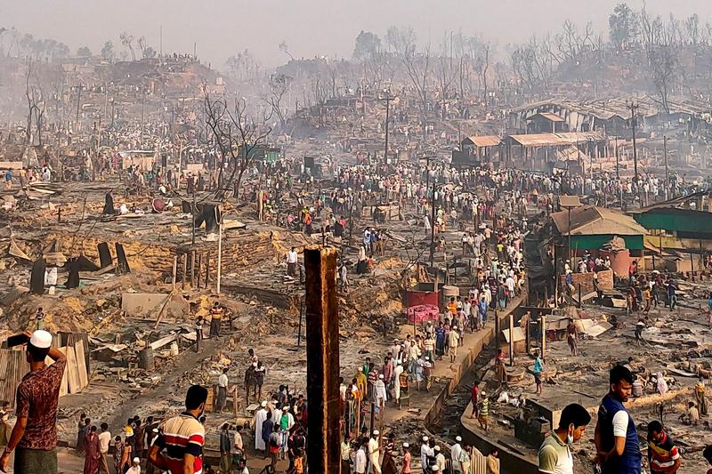 Incendio 'devastador' en campamento de rohingya en Bangladesh mata a 15 personas y 400 desaparecidos - ONU
