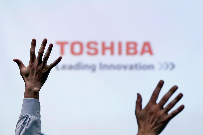 La propuesta respaldada por activistas para la investigación de Toshiba recibió el 58% de los votos de los accionistas