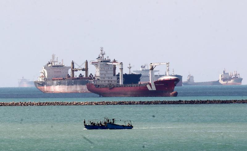 Las reaseguradoras globales miran las pérdidas masivas por el bloqueo del Canal de Suez, dice Fitch
