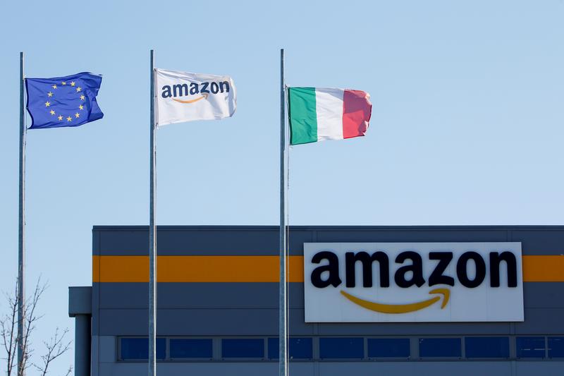 Los italianos se mantienen a flote fingiendo en Amazon