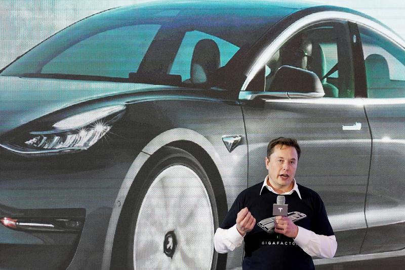 Musk dice 'ahora puede comprar un Tesla con bitcoin'