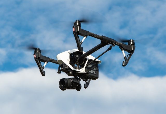 Prohibido el uso de drones para monitorear manifestaciones en París