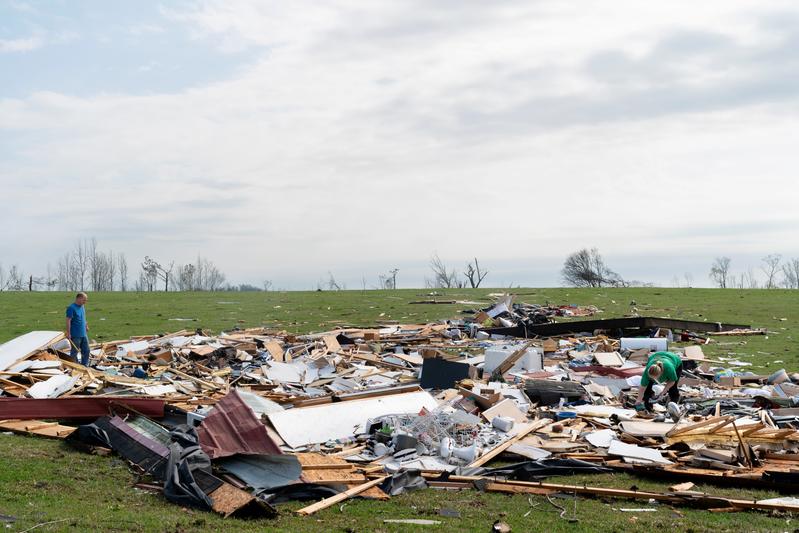 Testigos relatan tornados mortales en Alabama: 'Llegó y se los llevó'