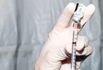 Un nuevo objetivo de vacunación, un rápido regreso a la 'normalidad' y más noticias sobre el coronavirus