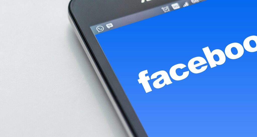Noticias falsas: Facebook pondrá a varios grupos bajo vigilancia