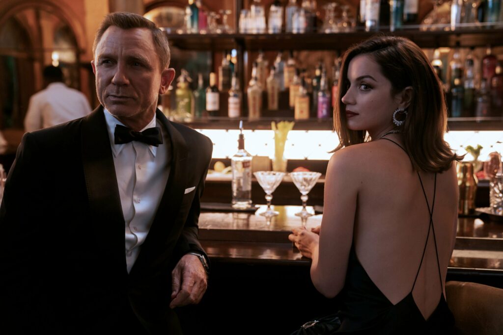James Bond casi se vende a ... Netflix