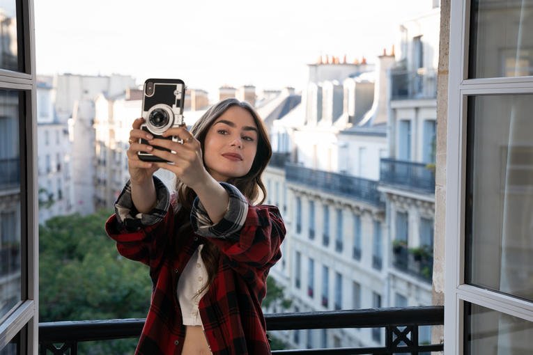 Emily en París: la serie de Netflix atrae las burlas de los franceses