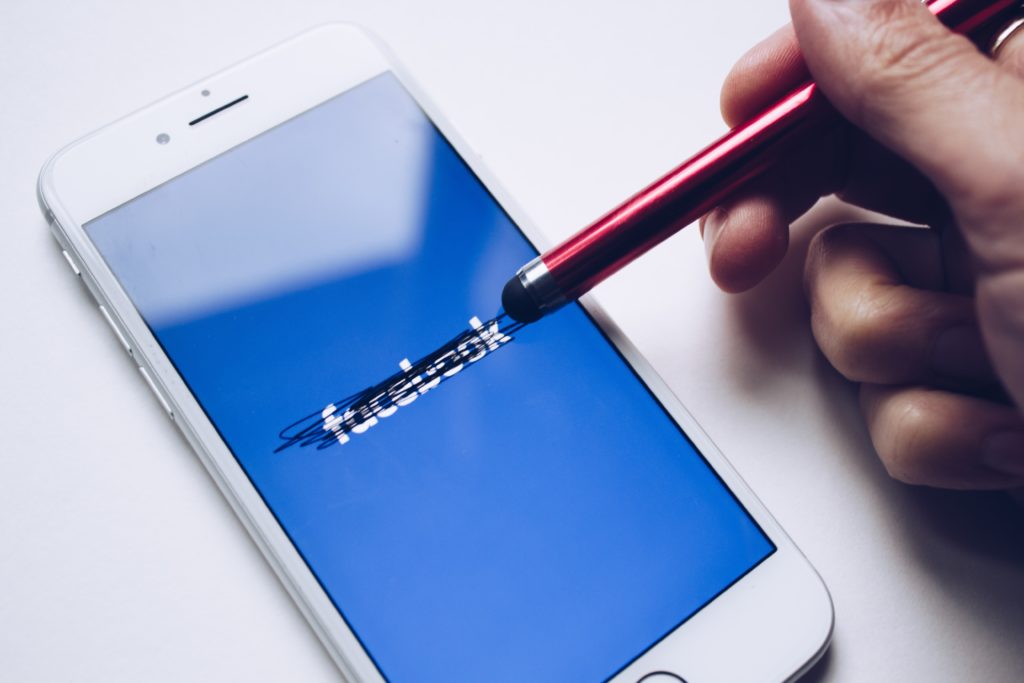 ¿Podrían cerrarse Facebook e Instagram en Europa?