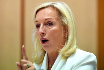 La decisión de vigilancia de la ex directora ejecutiva de Australia Post, Christine Holgate, es 'imprudente'