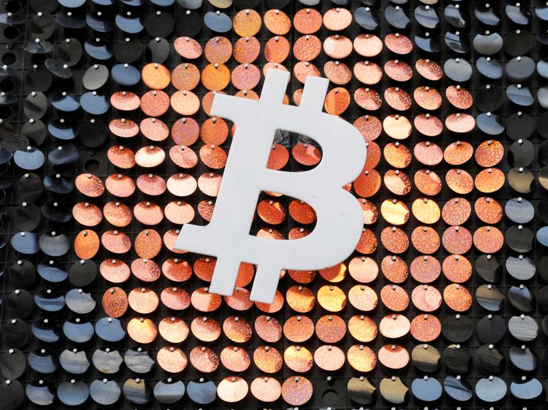 Bitcoin sube un 6,54% a 57.098,08 dólares