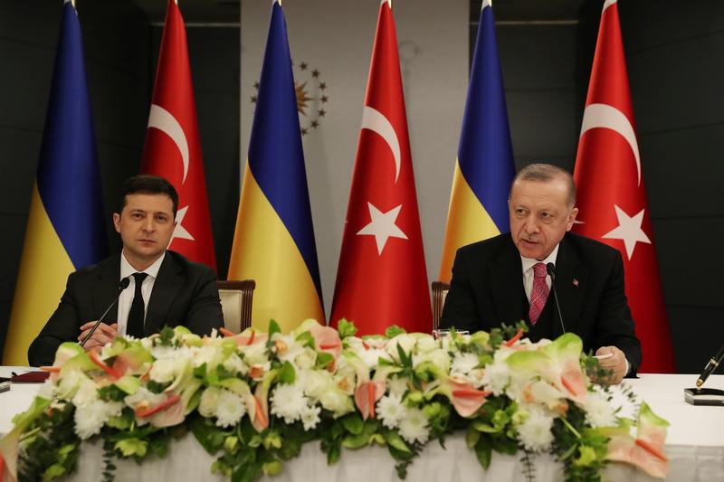 Erdogan de Turquía pide el fin de los acontecimientos `` preocupantes '' en el este de Ucrania y ofrece apoyo