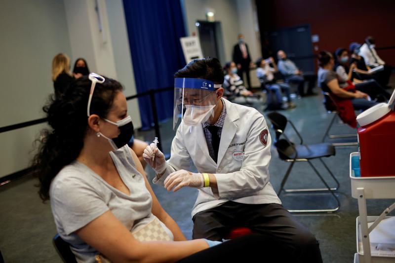 Estados Unidos detiene el uso de la vacuna J&J por coágulos sanguíneos raros, el lanzamiento se retrasa en Europa