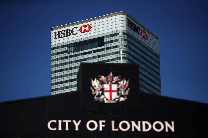 Exclusive-HSBC traslada a más de 1.200 empleados del Reino Unido al trabajo a domicilio permanente