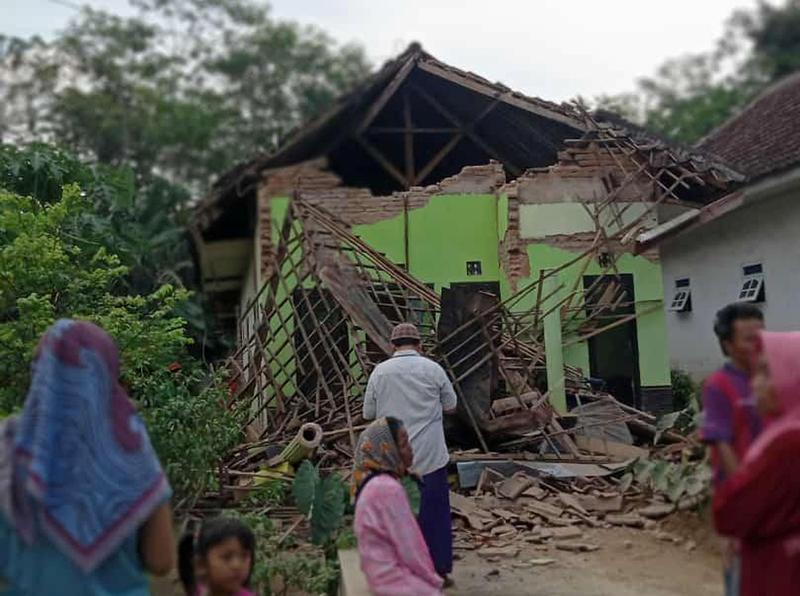 Java en Indonesia golpeada por un terremoto de magnitud 5,9 y siete muertos