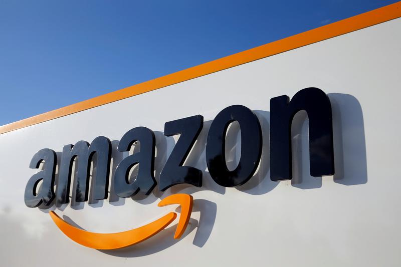 Las ventas y las ganancias de Amazon aumentan a medida que el minorista se enfrenta a la ola de compras pandémicas