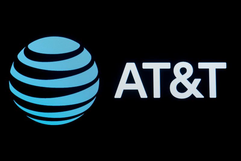 Los accionistas de AT&T votan en contra de aprobar la compensación ejecutiva