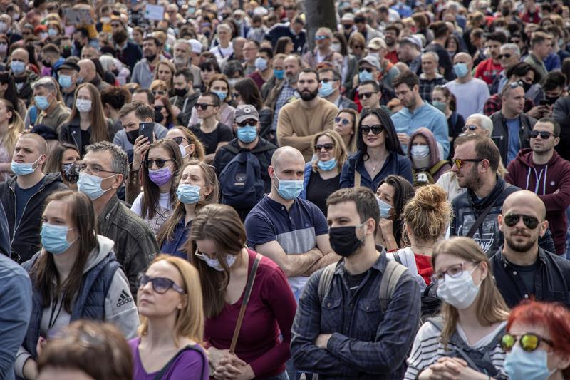 Miles de personas protestan en Belgrado y exigen medidas del gobierno para detener la contaminación