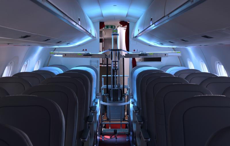 Robots suizos utilizan luz ultravioleta para eliminar virus a bordo de aviones de pasajeros