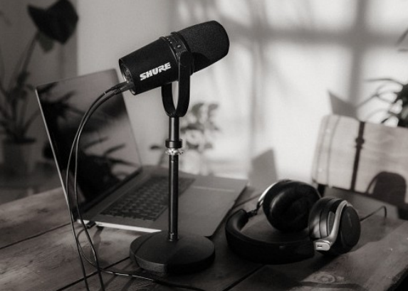 Shure presenta su nuevo micrófono MV7, especialmente dedicado al podcasting