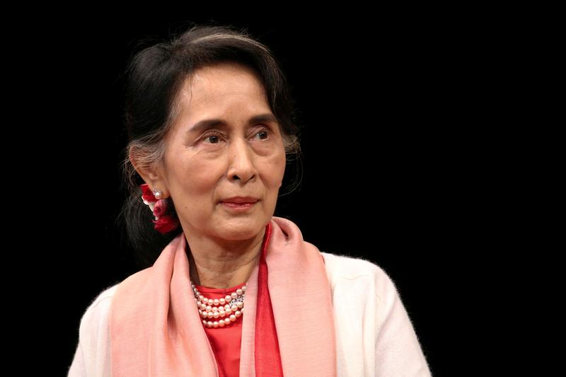 Suu Kyi de Myanmar pide a la corte que le permita reunirse con abogados, los activistas instan al desafío de Año Nuevo