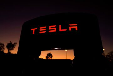 Tesla cae por debajo del 10% del fondo insignia de Cathie Wood