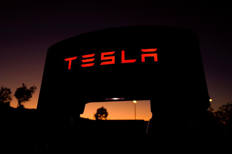 Tesla cae por debajo del 10% del fondo insignia de Cathie Wood