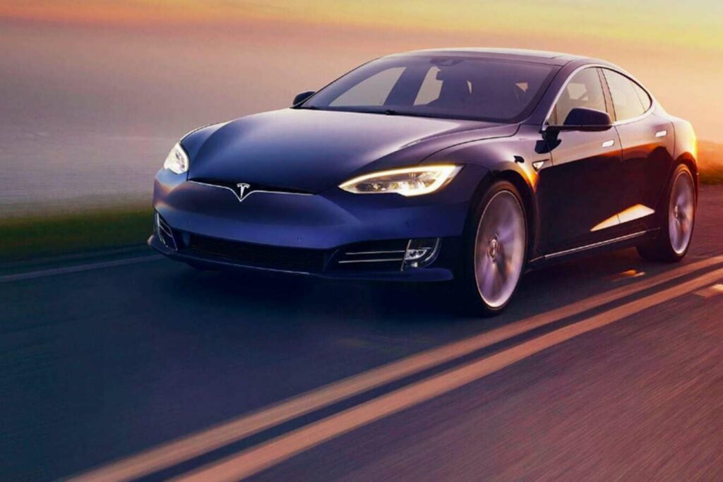 Tesla promete coches eléctricos de 25.000 dólares en tres años