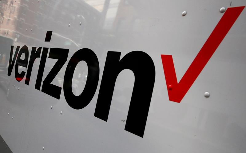 Verizon explora la venta de activos de medios, incluidos Yahoo y AOL - WSJ