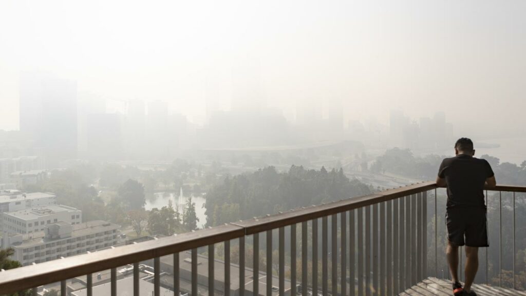 Perth envuelto por el humo después de la quema controlada, incendios forestales