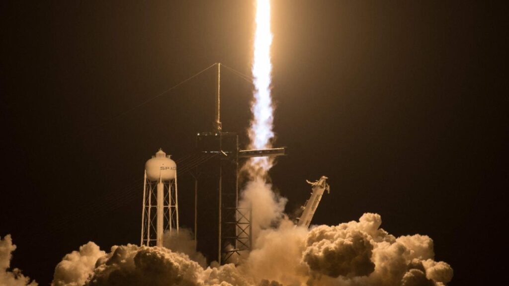SpaceX de Elon Musk lanza astronautas en un cohete Crew-2 a la Estación Espacial Internacional