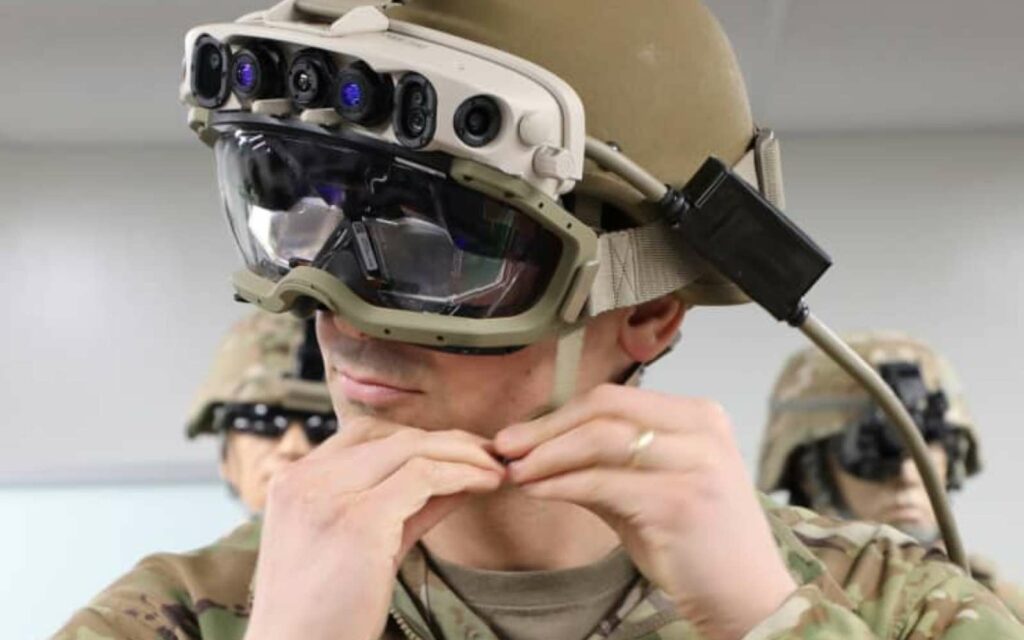120.0000 casques de réalité augmentée HoloLens vont équiper l’armée américaine. © Microsoft