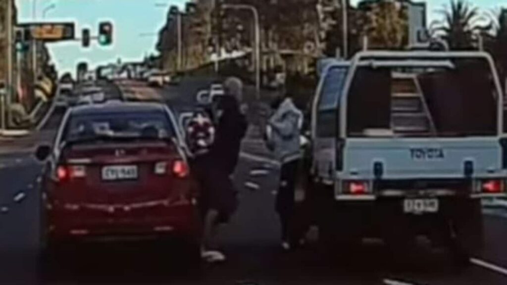 Imágenes de furia en la carretera muestran pelea en la carretera del oeste de Sydney