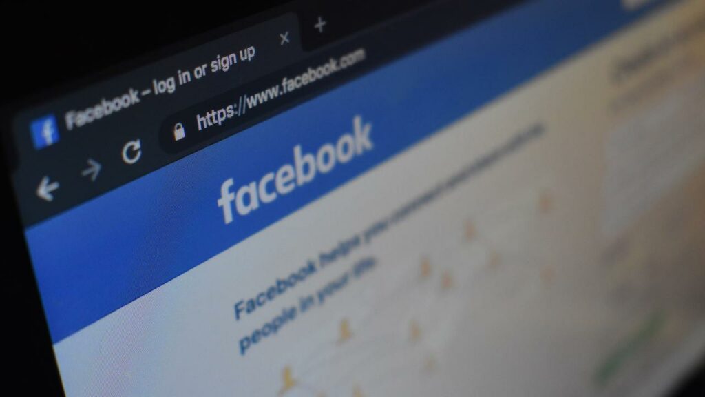 Facebook: promesa de hacer que las empresas de redes sociales rindan cuentas sobre el trolling
